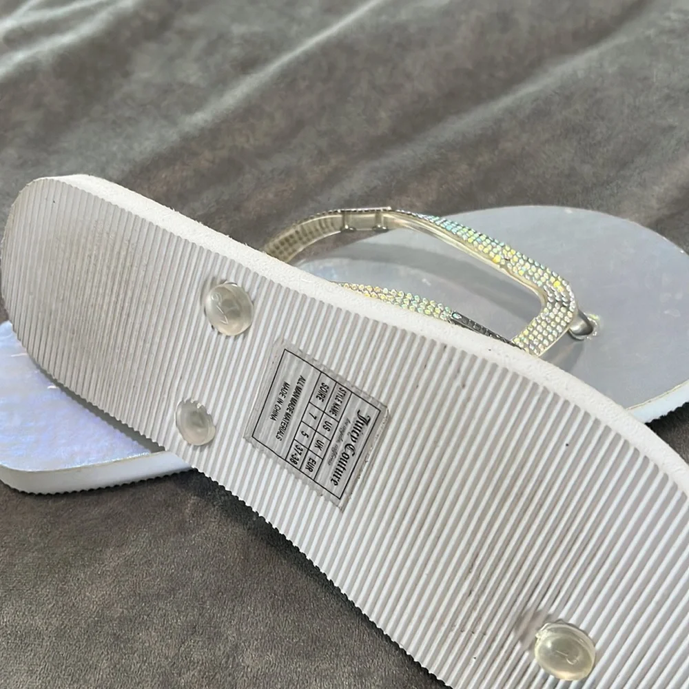 Juicy couture flip flops - Picture 2 of 3